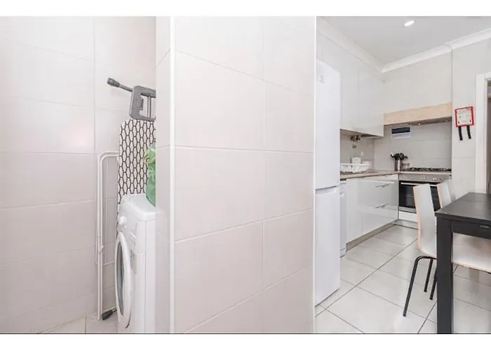 Houze Spacious 4 Bedroom Flat Near Zoo Lisboa